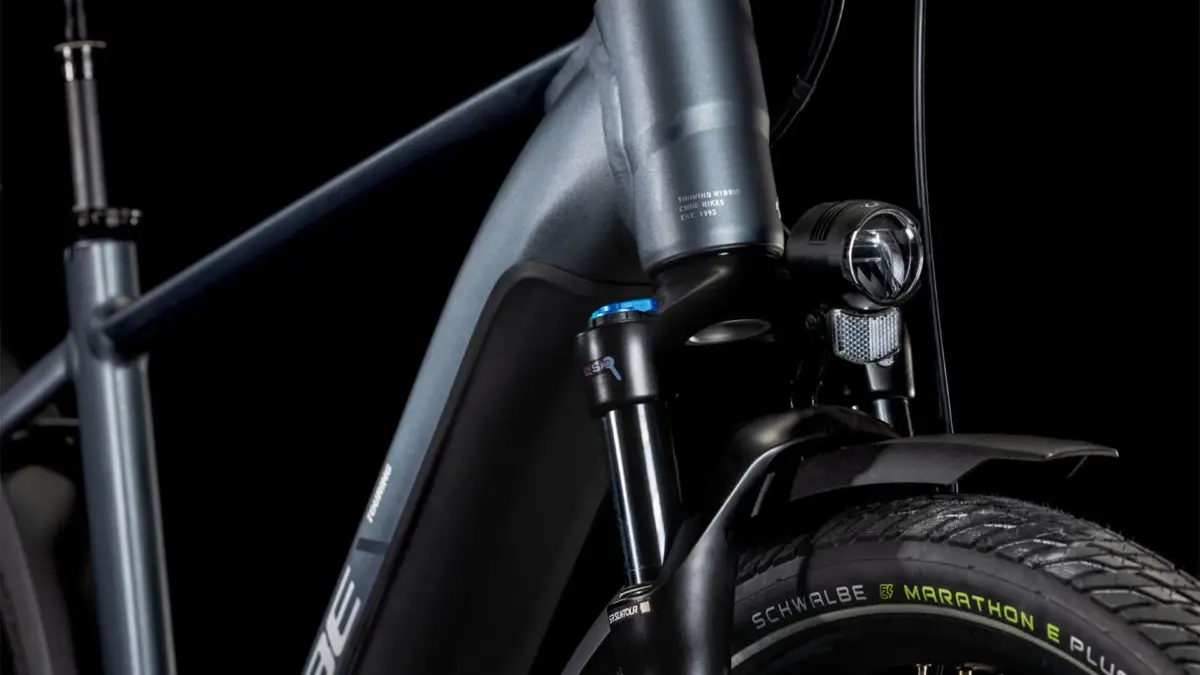 Cube Touring Hybrid Pro 625 gris métallisé et chrome (2025) – Image 2