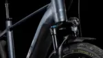 Cube Touring Hybrid Pro 625 gris métallisé et chrome (2025) – Image 2