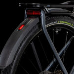 Cube Touring Hybrid Pro 625 gris métallisé et chrome (2025) – Image 2