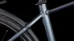 Cube Touring Hybrid Pro 625 gris métallisé et chrome (2025) – Image 3