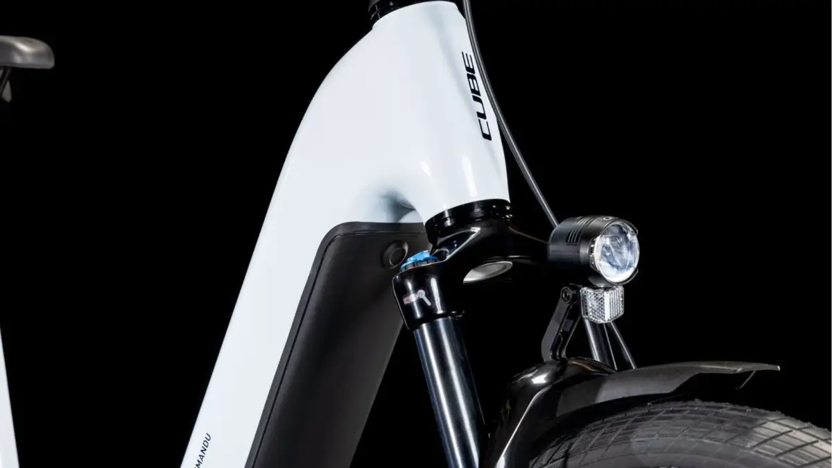 Cube Kathmandu Hybrid ONE 800 Easy Entry blanc polaire et noir (2025) – Image 2