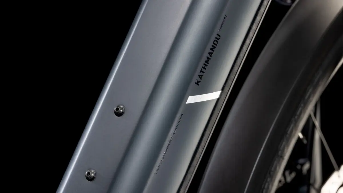 Cube Kathmandu Hybrid Comfort Pro 800 night'n'chrome (2025) – Image 5