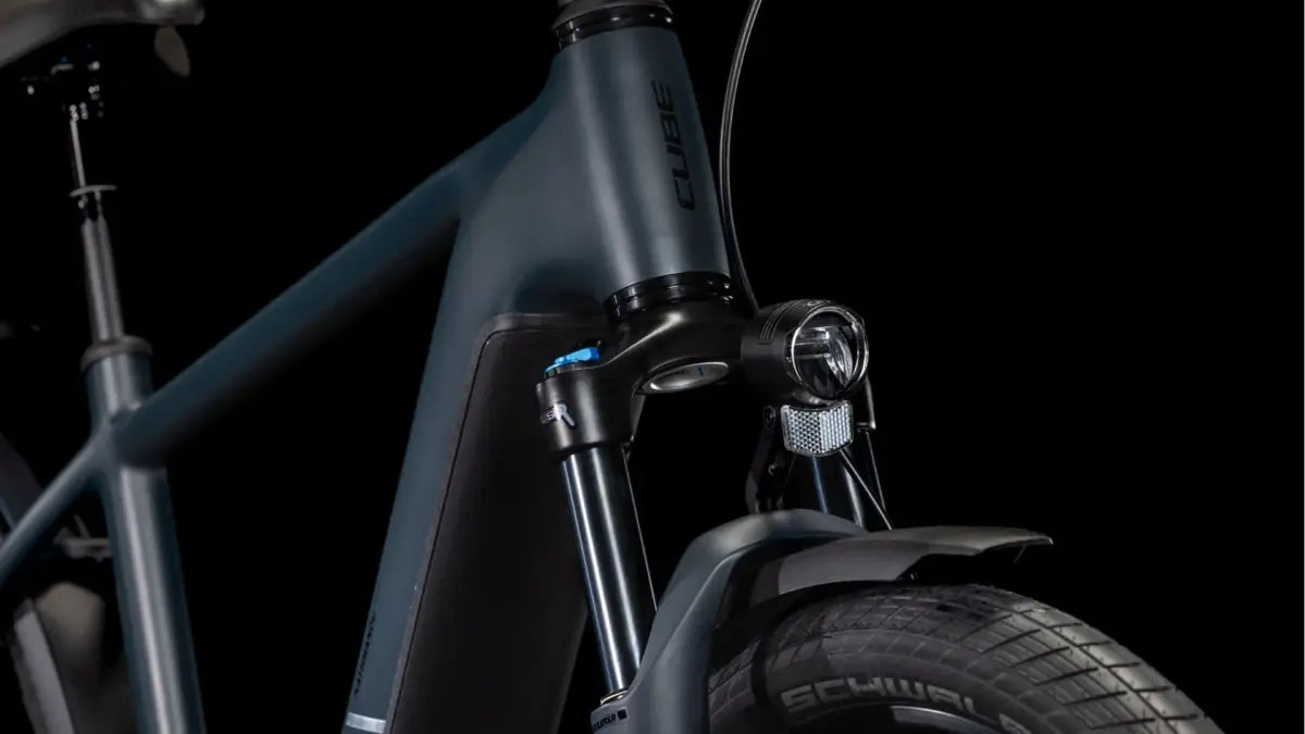 Cube Kathmandu Hybrid Comfort Pro 800 night'n'chrome (2025) – Image 2